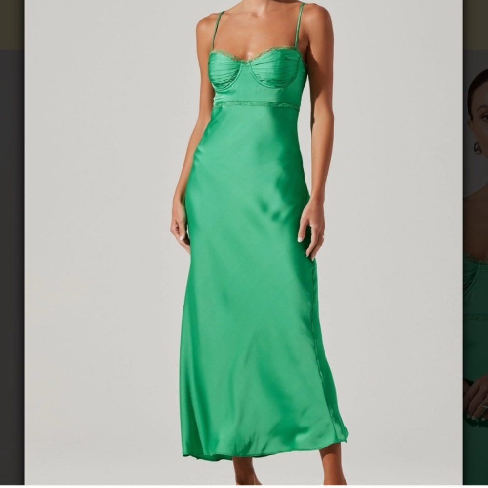 Astr Vibrant Green Satin Dress - Picture 10 of 11